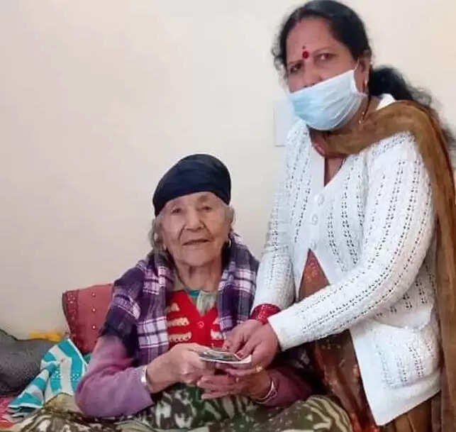 बुजुर्गों को अब घर-द्वार मिल रही है तीन माह की एडवांस पेंशन