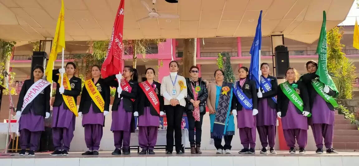 छात्राओं ने ली कर्तव्य पालन की  शपथ