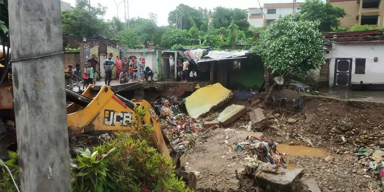 जम्मू में जलभराव-राहत के बीच आफत बनी बारिश, देखें तस्वीरें