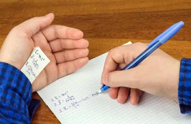 English Exam : चंबा में पहले पेपर में पकड़े 34 नकलची