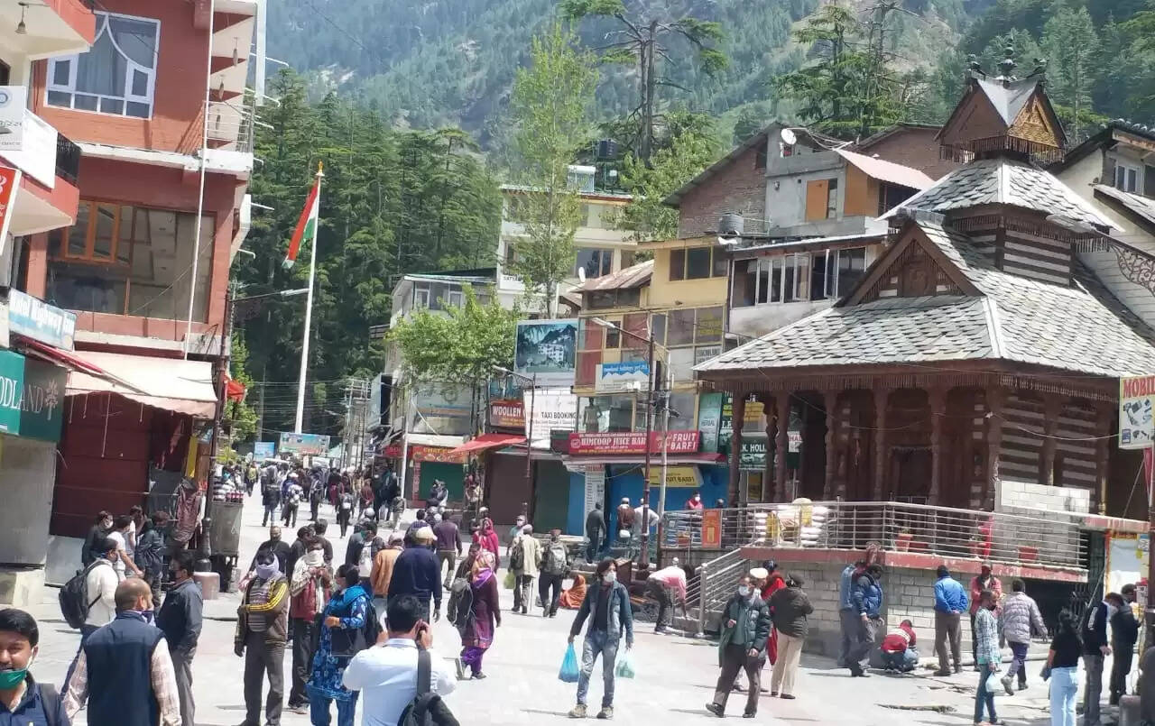 कुल्लू अस्पताल की कैंटीन में उड़ी शारीरिक दूरी नियम की धज्जियां