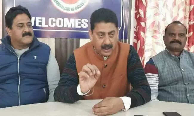 सरकार के निर्णय का विरोध करने वाले कर रहे अवैध खननः पठानिया