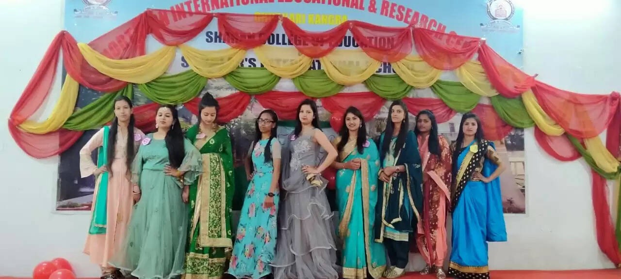 पल्लवी मिस फ्रेशर, काजल मिस ब्यूटी और मनीषा बनी मिस पर्सनल्टी