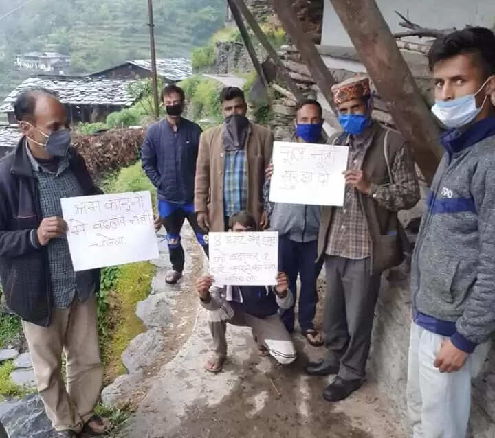 स्वास्थ्य कर्मियों, आशा वर्कर व आंगनबाड़ी वर्करों को सरकार दें बीमा कवर