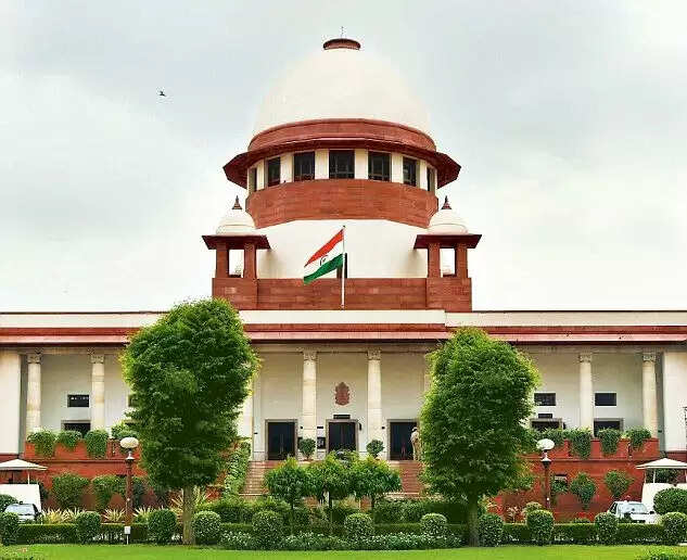 SUPREME COURT ने नए कृषि कानूनों के अमल पर लगाई रोक