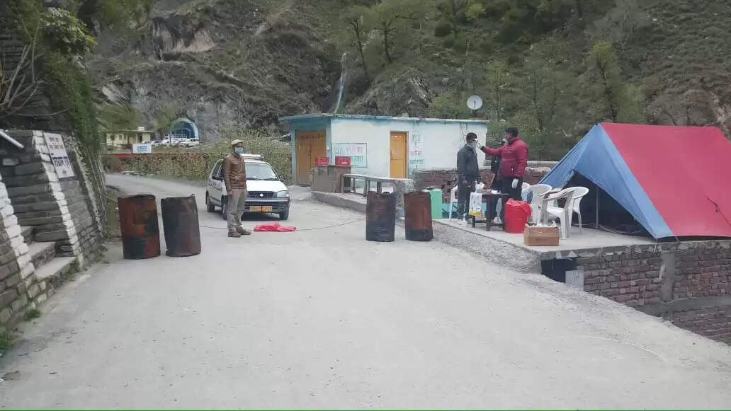 चंबा में बिना पास के सड़कों पर दौड़ रहे 10 वाहन जब्त