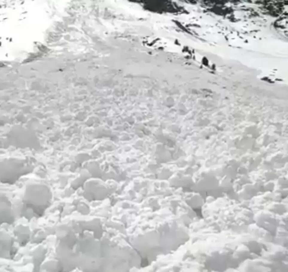 हिमखंड हटाकर बीआरओ ने यातायात के लिए रोहतांग किया बहाल&nbsp;&nbsp;