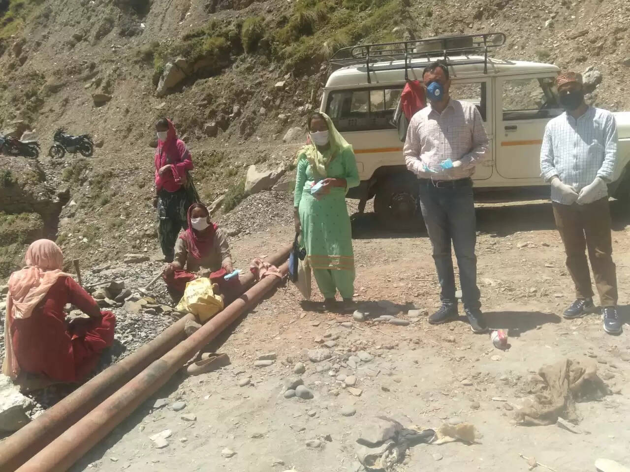 भरमौर में गद्दी कल्याण संघ ने बांटे मास्क