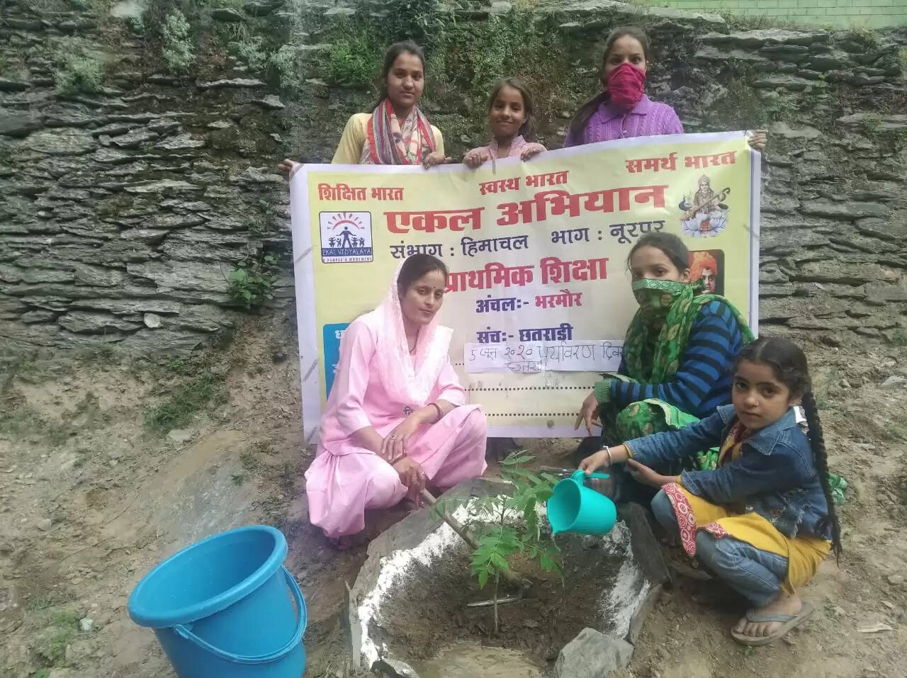 एकल अभियान : गांवों में कोरोना से बचाव के संदेश दे रहीं आचार्य
