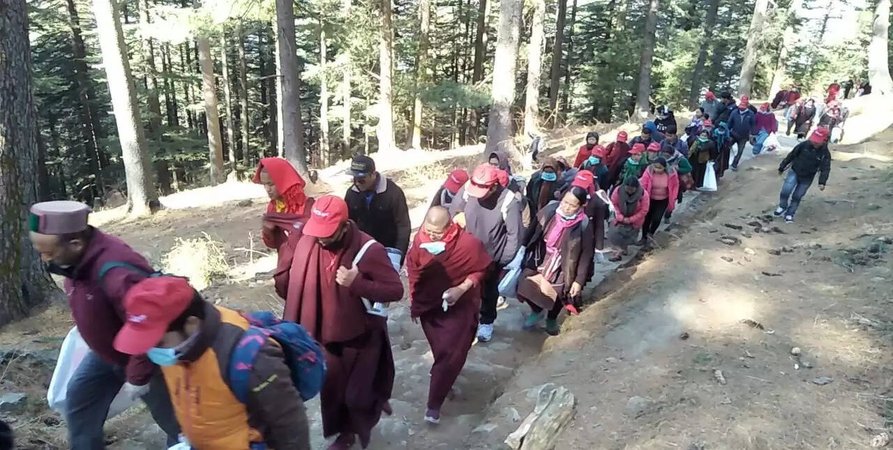 यंग द्रुकपा एसोसिएशन गरशा ने कुल्लू के बिजली महादेव में निकली इको पदयात्रा&nbsp;&nbsp;