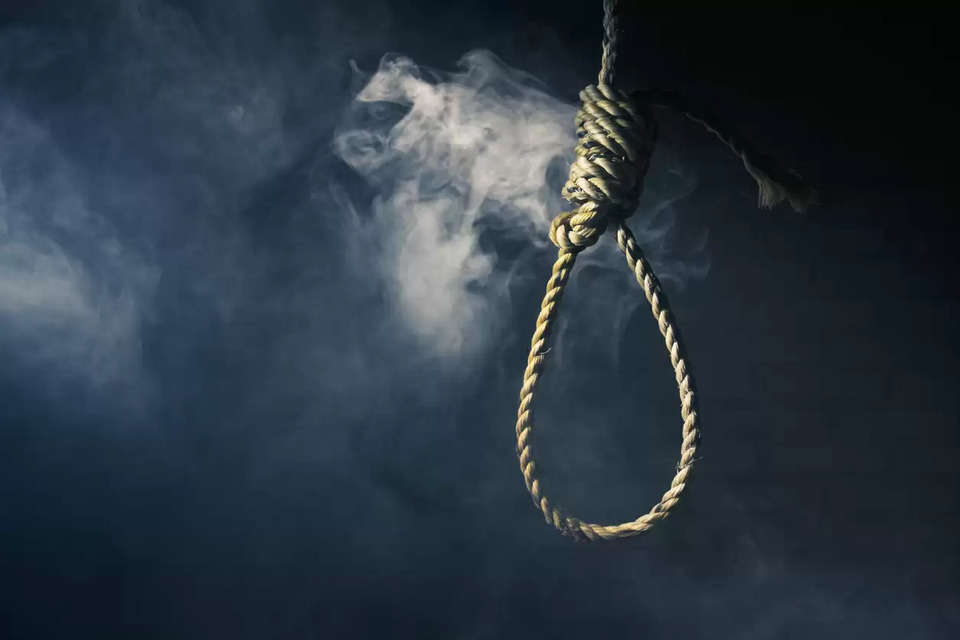 DRIVER COMMITS SUICIDE, आत्महत्या क्यों की नहीं हुआ खुलासा