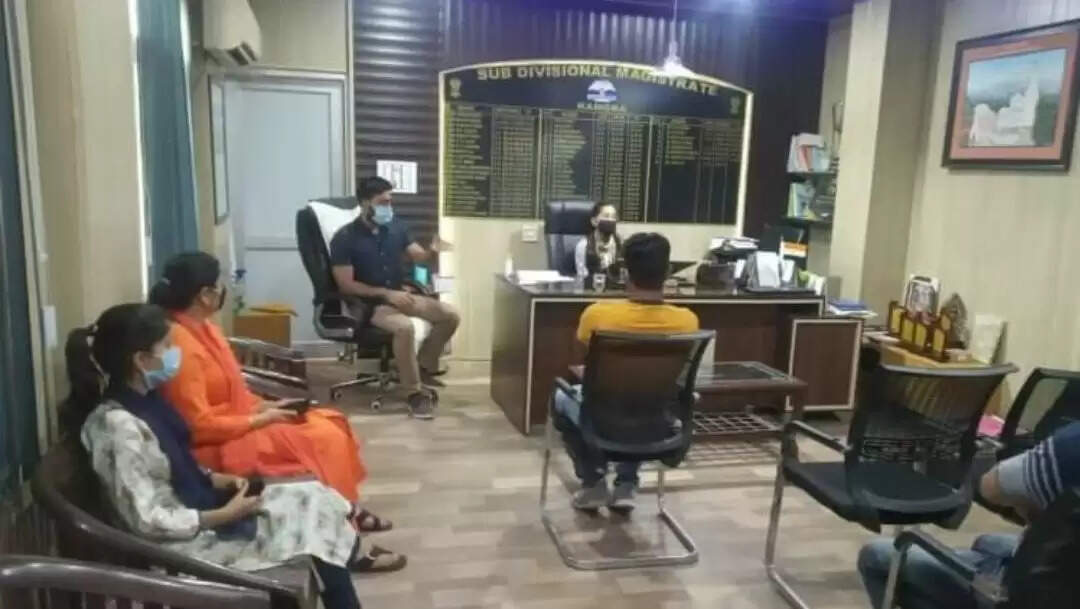 10वीं में 94 फीसदी अंक लेकर कांगड़ा की SDM बनी हिना ठाकुर