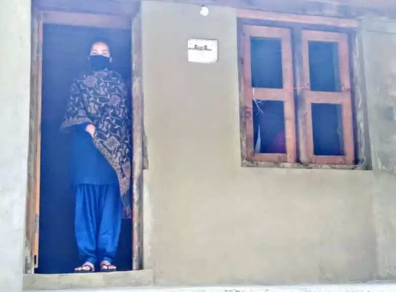 ….ताकि कमबख्त कोरोना की आशंका भी गांव तक न पहुंचे