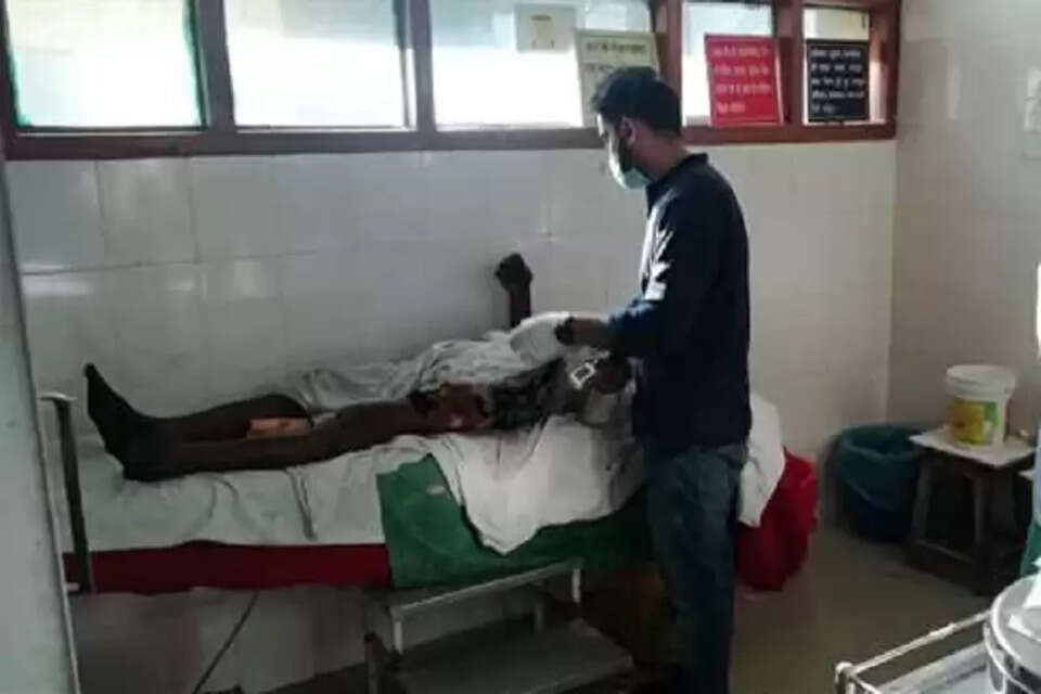 लोगों ने बताया श्रद्धालु कहां से आया, इसकी कुछ जानकारी नहीं है। मगर हवन कुंड के पास जब पहुंचा तो जय माता दी करते-करते हुए हवन कुंड में छलांग लगा दी। 
