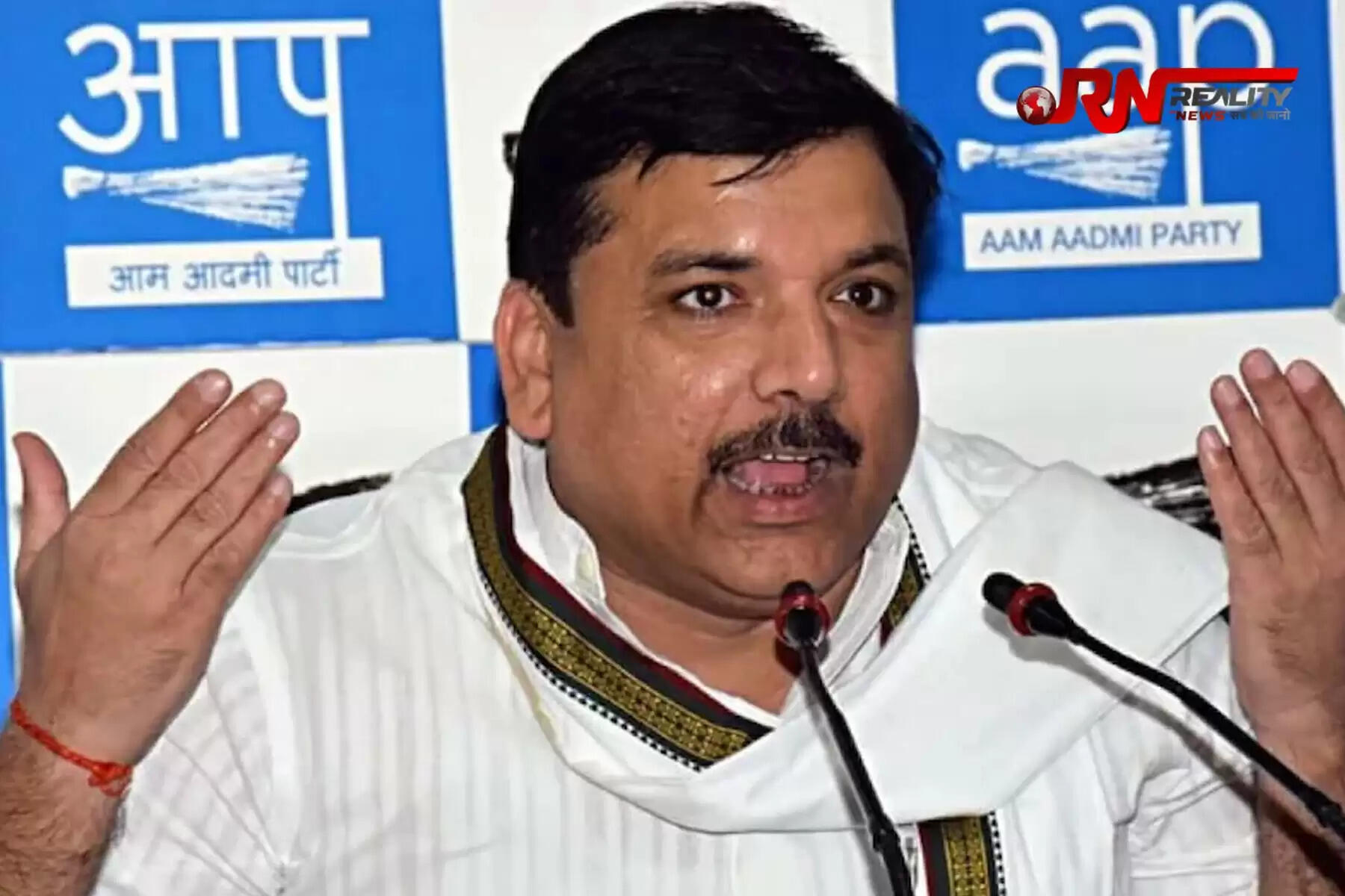 Sanjay Singh दिल्ली के स्वास्थ्य मंत्री और आप (AAP) के वरिष्ठ नेता सत्येंद्र जैन (Satyendar Jain) को फर्जी कंपनियों के जरिये लेनदेन के आरोप में प्रवर्तन निदेशालय (ED) ने सोमवार को गिरफ्तार (Arrest) कर लिया है। वहीं इस मामले को लेकर सियासी बयानबाजी भी शुरू हो गई है। अब आप नेता संजय सिंह (Sanjay Singh) ने आरोप लगाया है कि सत्येंद्र जैन को एक फर्जी मामले में गिरफ्तार किया गया है।