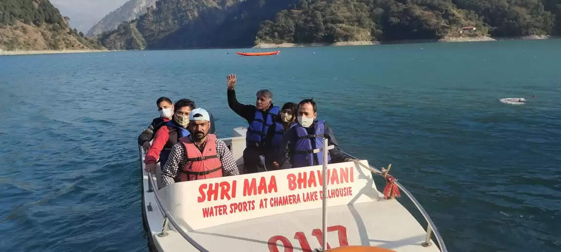 जिला चम्बा में 15 नवंबर यानी सोमवार को ड्रैगन बोट रेस (Dragon Boat Race) प्रतियोगिता शुरू होगी। इस प्रतियोगिता में देश के 18 राज्यों से लगभग 800 प्रतिभागी शामिल होंगे।