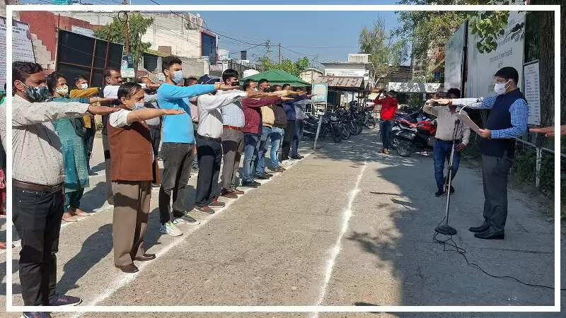 हम सभी को इस दिवस पर संकल्प लेना चाहिए कि राष्ट्र की एकता व अखंडता को बनाए रखने के लिए एक माला के मोती के रुप में इकट्ठा रहेंगे।