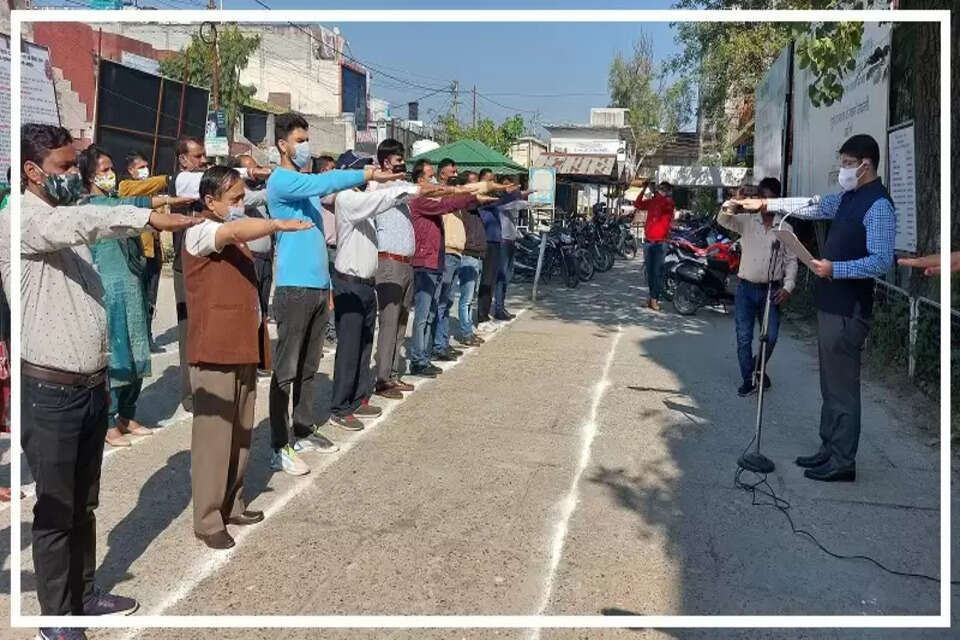 हम सभी को इस दिवस पर संकल्प लेना चाहिए कि राष्ट्र की एकता व अखंडता को बनाए रखने के लिए एक माला के मोती के रुप में इकट्ठा रहेंगे।