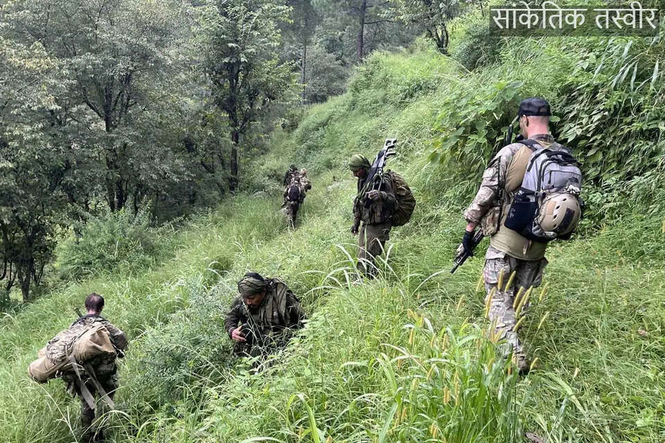 भारत और संयुक्त राज्य अमेरिका के बीच रक्षा और रणनीतिक साझेदारी को एक नए शिखर पर ले जाते हुए, संयुक्त विशेष बल सैन्य अभ्यास &lsquo;वज्र प्रहार&rsquo; का 16वां संस्करण आज से औपचारिक रूप से शुरू हो गया है। अमेरिकी सेना का एक विशिष्ट दल इस युद्धाभ्यास में भाग लेने के लिए भारत पहुंच चुका है, जिससे हिमाचल प्रदेश का बकलोह क्षेत्र सैन्य हलचल का केंद्र बन गया है।