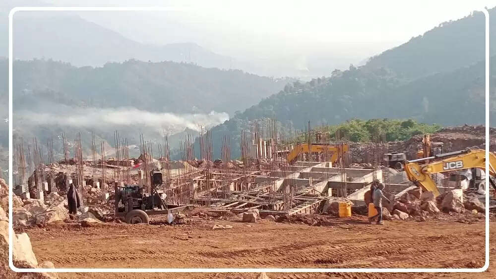 शिवधाम (Shivdham Project) सीएम जयराम ठाकुर का ड्रीम प्रोजेक्ट है। इसका 27 फरवरी, 2021 को मंडी में शिलान्यास किया था। इससे छोटी काशी मंडी को धार्मिक पर्यटन के आकर्षण का केंद्र बनाया जाएगा।
