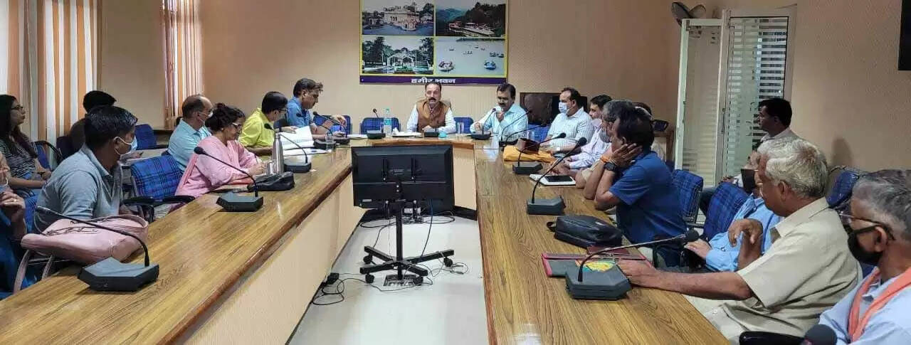 बेसहारा गोवंश के बारे में समीक्षा बैठक