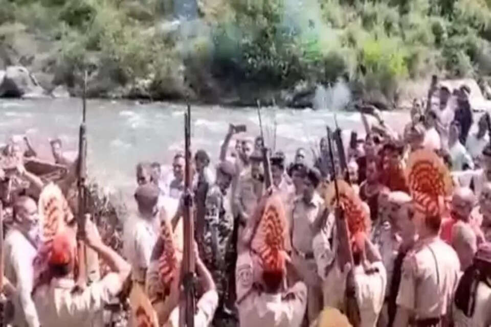 शहीद देवराज का राजकीय सम्मान के साथ अंतिम संस्कार 