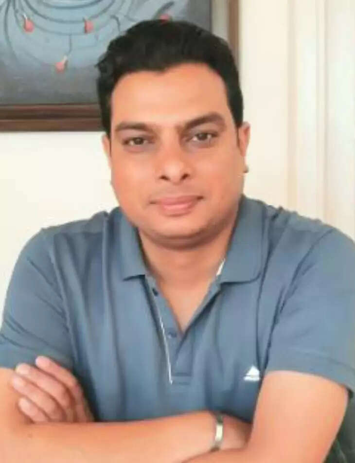 डॉक्टर विवेक शर्मा मेडिकल ऑफिसर सिविल अस्पताल टौणी देवी