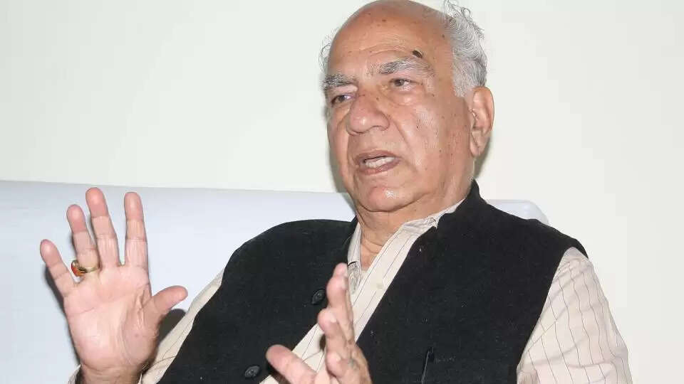 shanta kumar Congress must come out of Gandhi family shadow to be relevant
