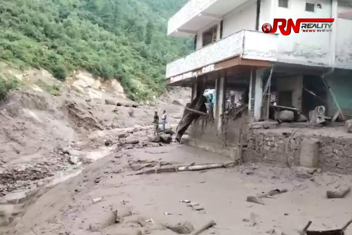 हिमाचल प्रदेश के कुल्लू जिले के मणिकर्ण घाटी के तोष गांव में रविवार देर रात बादल फटने से भारी तबाही मची। इस आपदा में एक पुल बह गया और घरों में पानी घुस गया, जिससे लोगों में अफरा-तफरी मच गई। स्थिति इतनी गंभीर हो गई कि लोगों को भागकर अपनी जान बचानी पड़ी। इस घटना के बाद तोष का संपर्क बाहरी दुनिया से कट गया है।