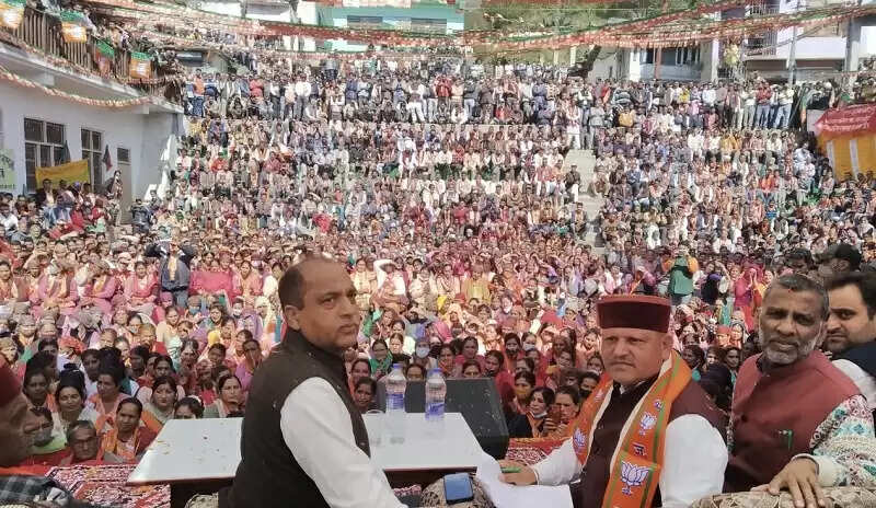मुख्यमंत्री जयराम ठाकुर (CM Jairam Thakur) ने कहा कि ब्रिगेडियर खुशाल ठाकुर (Brigadier Khushal Thakur) का चुनाव चिन्ह कमल नंबर एक पर है और वो भी पहले नंबर पर ही रहेंगे।