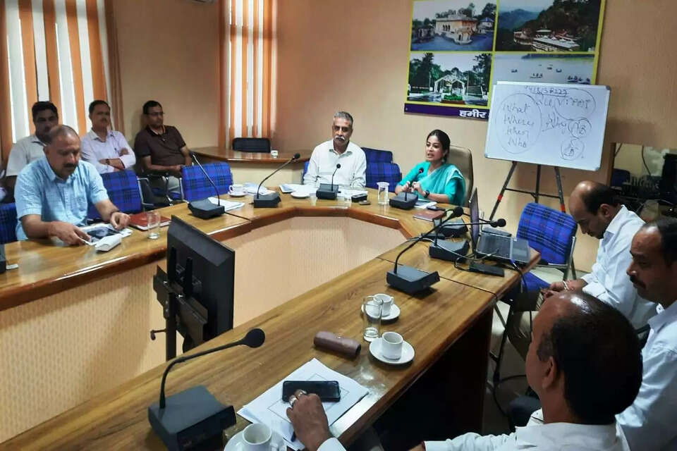जिला निर्वाचन अधिकारी एवं उपायुक्त हमीरपुर
