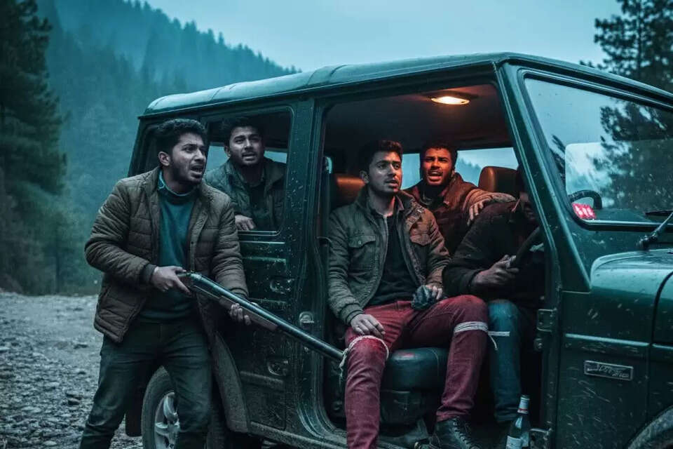हिमाचल प्रदेश के चंबा जिले में शिकार के लिए निकले युवकों के समूह के साथ एक दर्दनाक हादसा हो गया। तीसा क्षेत्र के चकलू में जंगली जानवरों का शिकार करने गए पांच दोस्तों में से एक युवक की अचानक गोली लगने से मौत हो गई। मृतक की पहचान दलीप उर्फ दीपू (निवासी तीसा, तहसील चुराह) के रूप में हुई है।