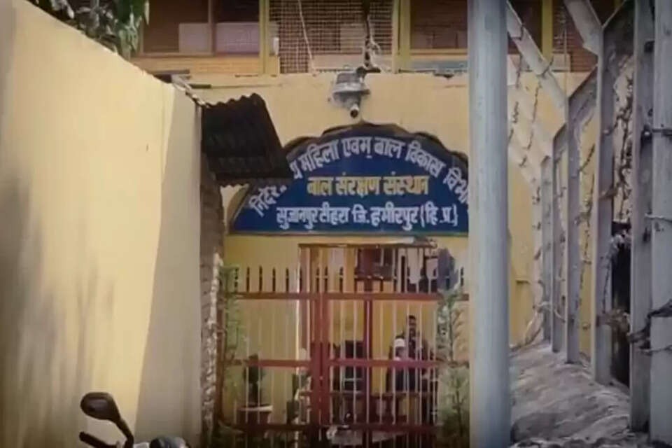 पुलिस थाना।