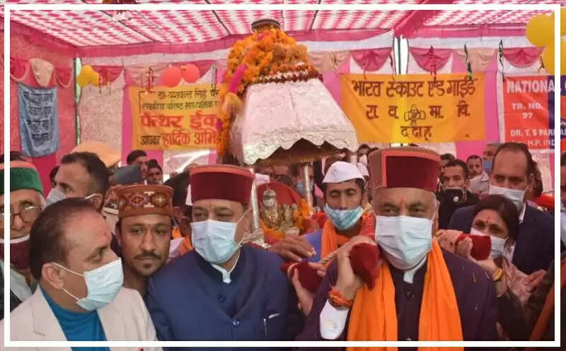 मुख्यमंत्री ने कहा कि मेले और त्यौहार हमारे समृद्ध सांस्कृतिक भंडार का अभिन्न अंग हैं और आने वाली पीढ़ियों के लिए इसे संरक्षित करने के लिए ठोस प्रयास किए जाने चाहिए।