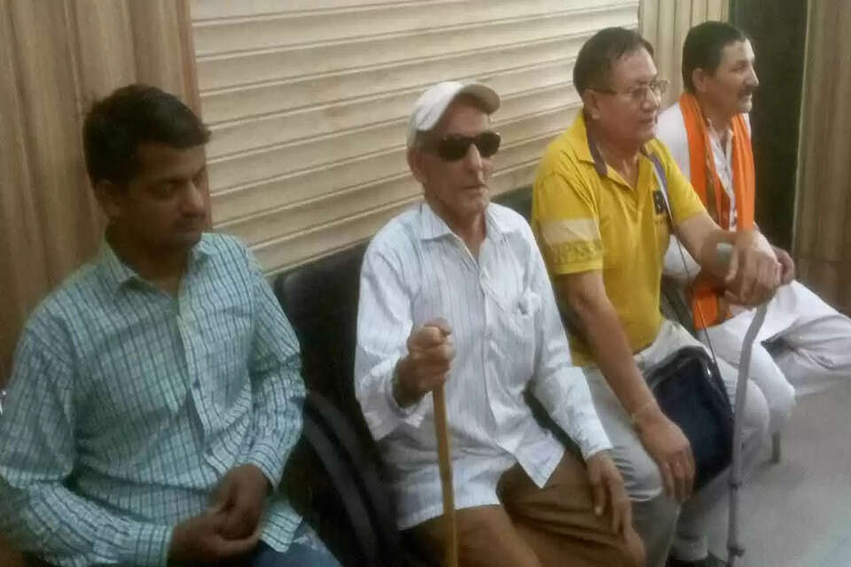  गरीब किसान, उप- निदेशक पशुपालन विभाग कार्यालय हमीरपुर
