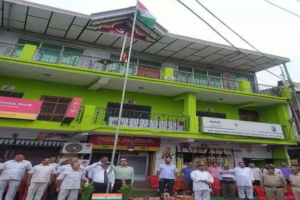 चकमोह बाजार में भी स्वतंत्रता दिवस बड़ी धूमधाम से मनाया गया