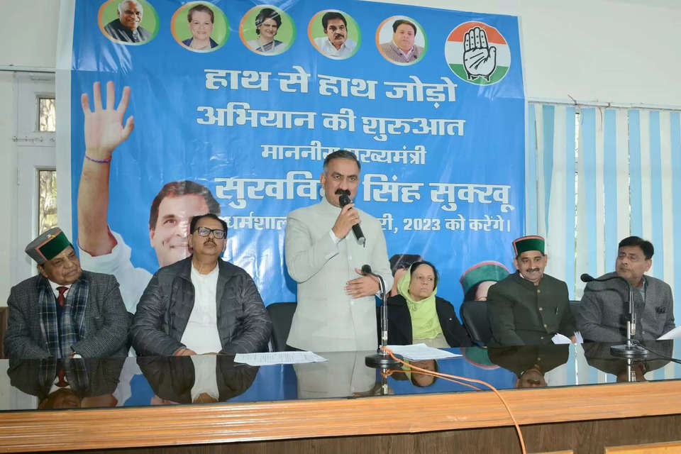 मुख्यमंत्री सुखविंद्र सिंह सुक्खू ने बुधवार को धर्मशाला से राज्य स्तरीय हाथ से हाथ जोड़ो अभियान का शुभारंभ किया। मुख्यमंत्री ने कहा कि यह अभियान कांग्रेस के वरिष्ठ नेता राहुल गांधी की सफल भारत जोड़ो यात्रा का विस्तारित रूप है। 