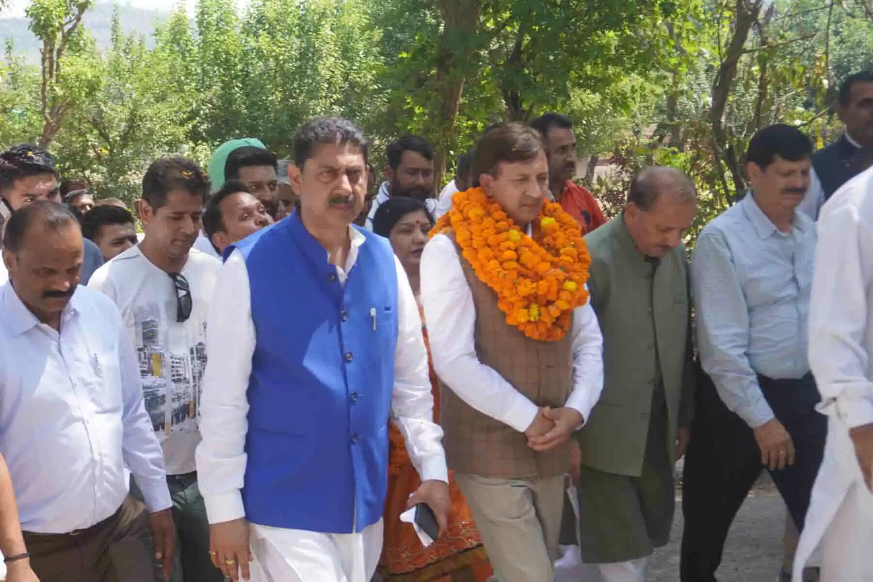 भाजपा के राज्यसभा सांसद सिकंदर कुमार ने कांगड़ा जिला के प्रवास पर हैं। रविवार को नूरपुर प्रवास के दौरान सांसद प्रो. सिकंदर कुमार ने कहा कि हिमाचल में डबल इंजन की सरकार चल रही है। डबल इंजन की सरकार का विकास पूरे प्रदेश में दिख रहा है। उन्होंने कहा कि जयराम ठाकुर ने मुख्यमंत्री के रूप में हर वर्ग के लिए कोई न कोई योजना बनाने का काम किया है। भाजपा सरकार का यह कार्यकाल ऐतिहासिक विकास का है।