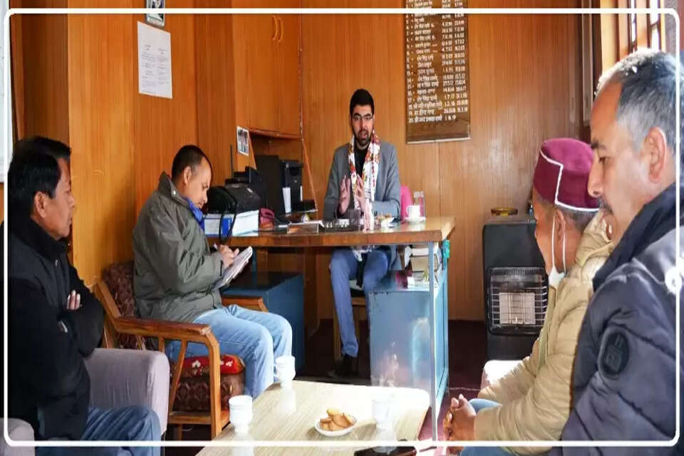 राष्ट्रीय प्रेस दिवस (National Press Day) पर आयोजित कार्यक्रम राष्ट्रीय थीम 'मीडिया से कौन भयभीत है?' विषय पर चर्चा करते हुए सभी उपस्थित मीडिया कर्मियों ने अपने विचार रखे।