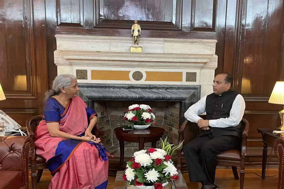 मुख्यमंत्री जयराम ठाकुर ने दिल्ली में  वित्त मंत्री निर्मला सीतारमन से शिष्टाचार भेंट की एवं हिमाचल के जुड़े विभिन्न विषयों पर विस्तारपूर्वक चर्चा की।