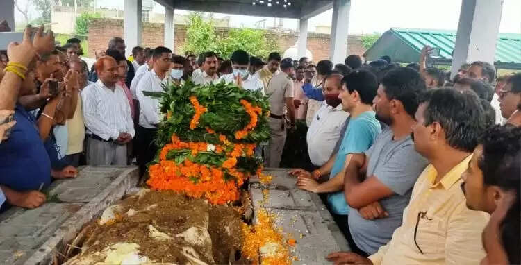 राजकीय सम्मान के साथ अंतिम संस्कार