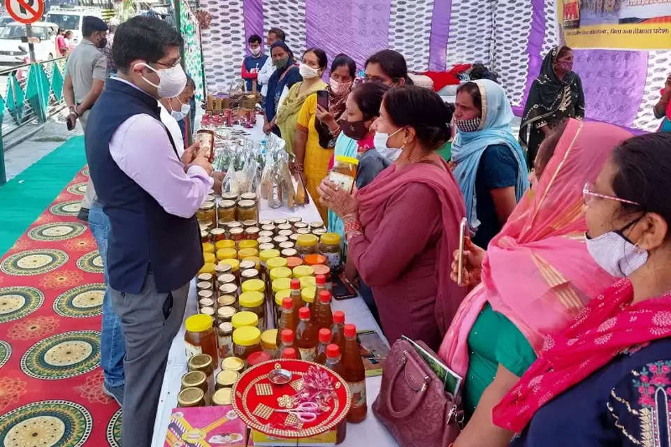 उपायुक्त ऊना राघव शर्मा (DC Raghav Sharma) ने बुधवार को जिला ग्रामीण विकास अभिकरण (District Rural Development Agency) ऊना के माध्यम से एमसी पार्क में सोमभद्रा व्यापार मेले (Sombhadra Trade Fair) का शुभारंभ किया।