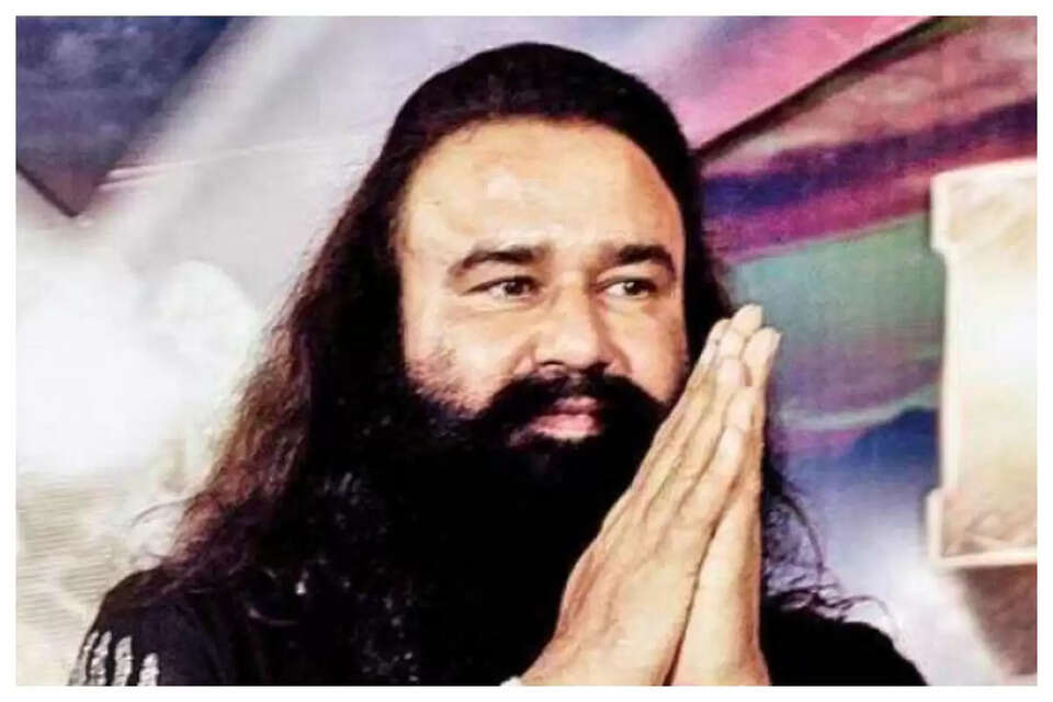 पंजाब चुनाव (Punjab Election 2022) से पहले डेरा सच्चा सौदा प्रमुख गुरमीत राम रहीम (Gurmeet Ram Rahim) जेल से बाहर आ गया है। अपनी दो शिष्यों से दुष्कर्म के मामले में वर्तमान में रोहतक की सुनारिया जेल में सजा काट रहे राम रहीम को तीन सप्ताह की छुट्टी (फर्लो) (Furlough For Three Weeks) दी गई है।