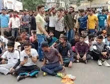 अग्निपथ योजना के विरोध में युवा