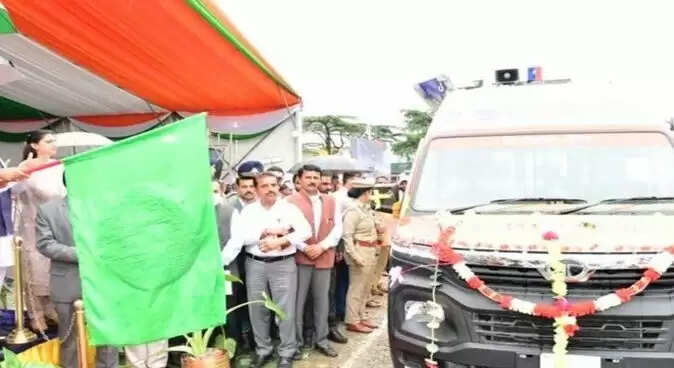 सीएम ने वाहनों को दिखाई हरी झंडी