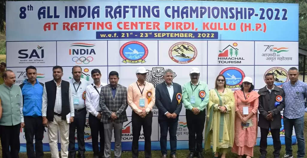 हिमाचल प्रदेश के कुल्लू जिला के पीरड़ी में राष्ट्रीय राफ्टिंग चैंपियनशिप (National Rafting Championship) बुधवार को शुरु हो गई। तीन दिन तक चलने वाली राष्ट्रीय राफ्टिंग चैम्पियनशिप का शिक्षा मंत्री गोविंद सिंह ठाकुर ने उद्घाटन किया। चैंपियनशिप में देश के 11 राज्यों के 200 से अधिक पुरूष और महिला खिलाड़ी भाग ले रहे हैं। इस चैंपियनशिप का आयोजन हि.प्र. कायकिंग एवं कैनोईंग एसोसियेशन द्वारा जिला रिवर राफ्टिंग एसोसियेशन के सहयोग से किया गया है। चैंपियनशिप को पर्यटन एवं नागरिक उड्डयन विभाग द्वारा प्रायोजित किया गया है।