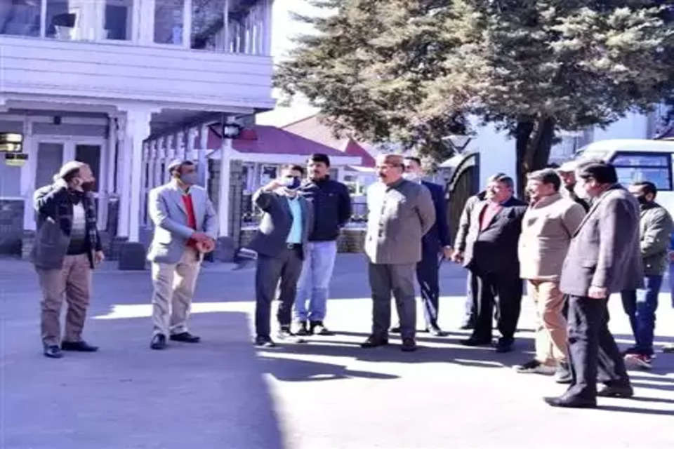 हिमाचल प्रदेश विधानसभा का बजट सत्र 23 फरवरी से शुरू होने जा रहा है। इस सत्र के लिए मंगलवार तक कुल 692 प्रश्न विधायकों से आ चुके हैं। इनमें अधिकतर सवाल सड़क, परिवहन, पर्यटन, अपराध और परियोजनाओं की डीपीआर से संबधित हैं। हिमाचल प्रदेश के विधानसभा अध्यक्ष विपिन सिंह परमार ने मंगलवार को बताया कि कुल 692 प्रश्नों में से 490 तारांकित और 202 अतारांकित हैं। अधिकतर प्रश्न आनलाइन से माध्यम से मिले हैं।