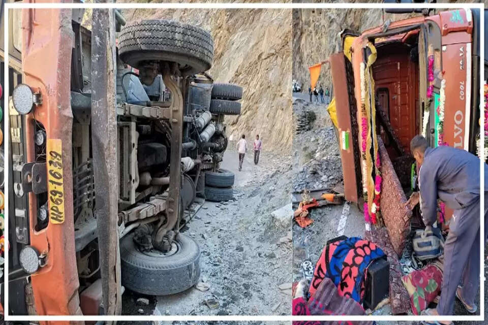 उपमंडल मुख्यालय भरमौर से चम्बा की ओर जा रहा एक ट्रक शनिवार सुबह हादसे का शिकार हो गया। हादसे में ट्रक में सवार चालक परिचालक बाल-बाल बच गए हैं।