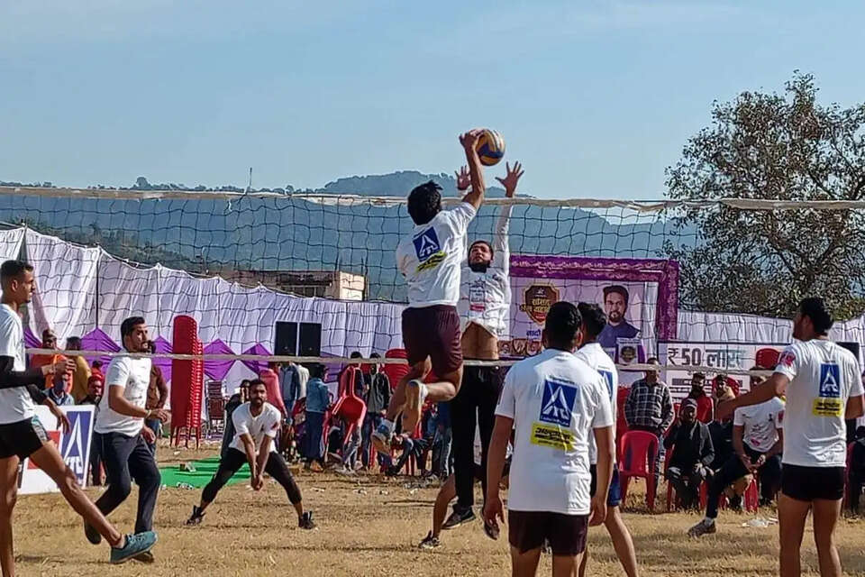 केंद्रीय सूचना एवं प्रसारण, युवा मामले और खेल मंत्री अनुराग सिंह ठाकुर द्वारा हमीरपुर संसदीय क्षेत्र में आरंभ किए गए सांसद खेल महाकुंभ के अंतर्गत नादौन विधानसभा क्षेत्र स्तर का महाकुंभ शुक्रवार को औद्योगिक प्रशिक्षण संस्थान रैल के मैदान में शुरू हो गया। एचआरटीसी के उपाध्यक्ष विजय अग्रिहोत्री ने इसका विधिवत शुभारंभ किया।