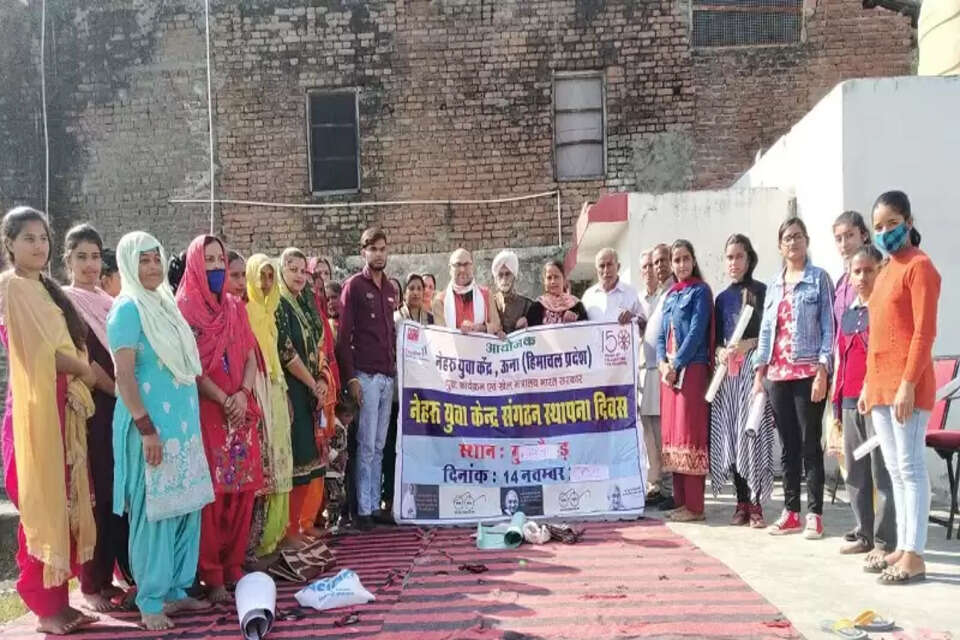 नेहरू युवा केन्द्र (Nehru Yuva Kendra) ऊना के तत्वाधान में रविवार को ग्राम पंचायत टटेहड़ा में जल के महत्व और संरक्षण (water conservation) को लेकर एक बैठक आयोजित की गई।